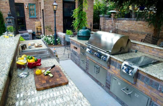 Outdoor Kitchens bring us closer to family, friends and nature