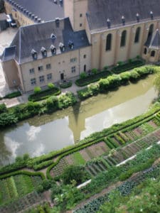 Luxembourg_medieval_garden_small