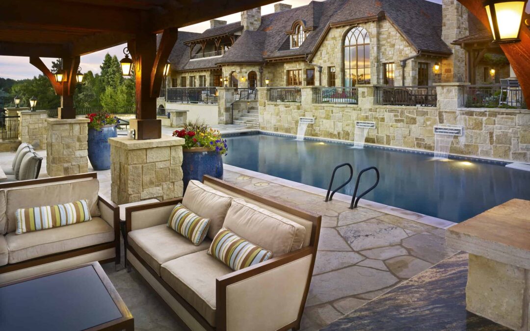 Enliven your Backyard with a Stunning Pool