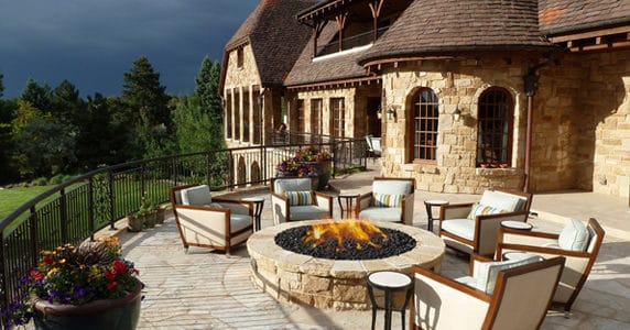 Cozy Outdoor Rooms to Enjoy Autumn