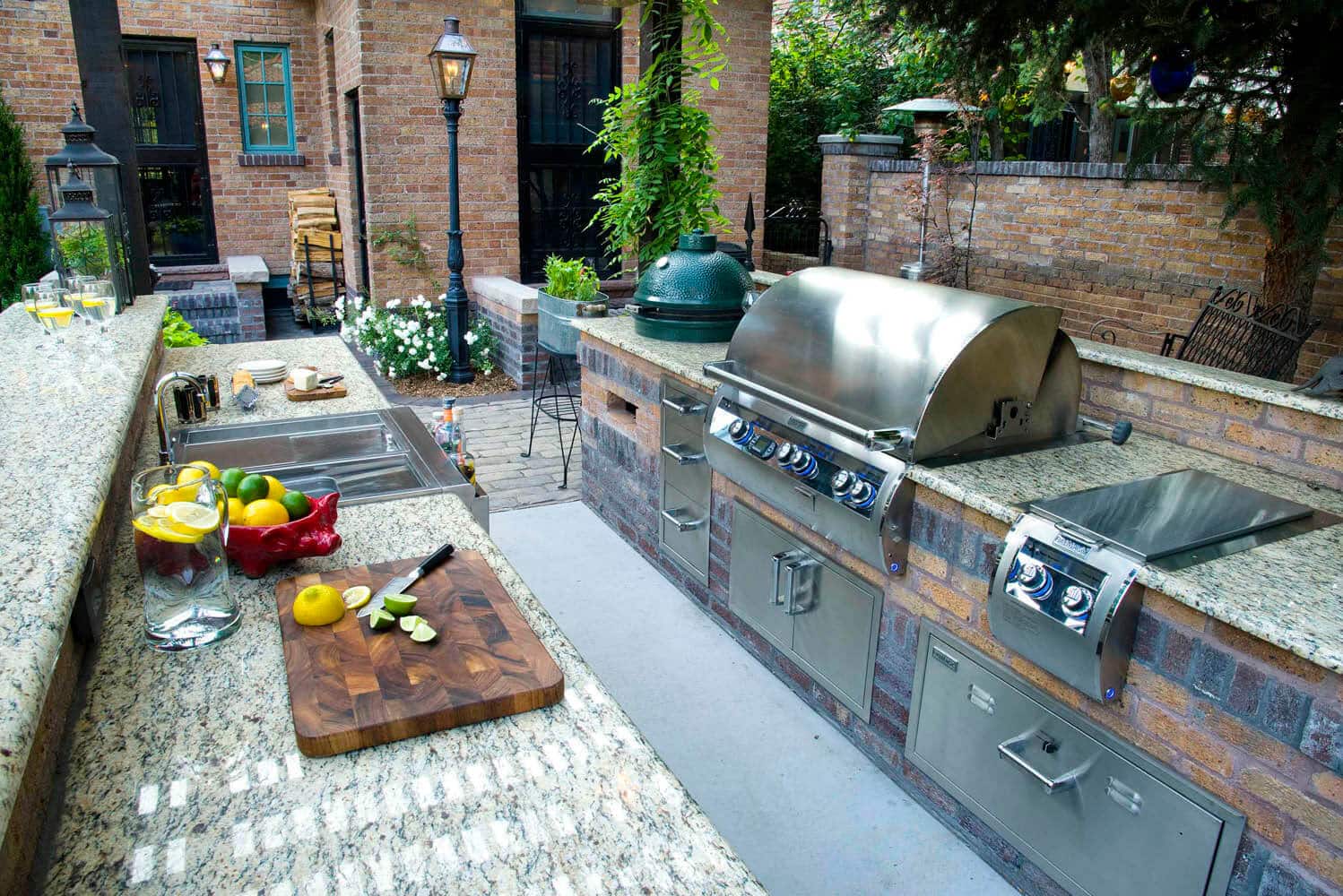 Blog Featured – Outdoor Kitchens bring us closer to family, friends and nature