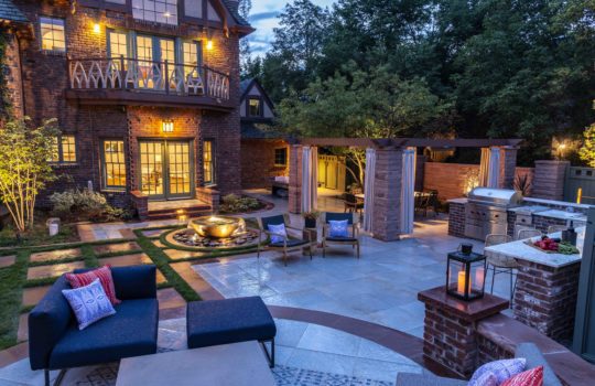 How to Create the Ultimate Outdoor Entertaining & Gathering Space in Your Backyard