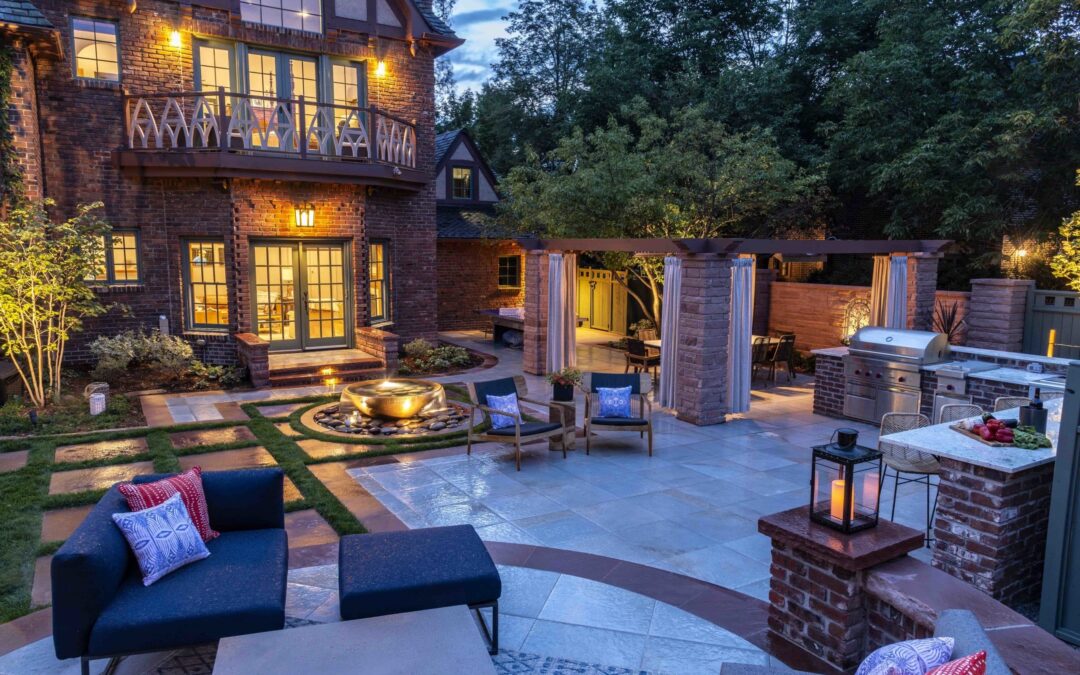 How to Create the Ultimate Outdoor Entertaining & Gathering Space in Your Backyard