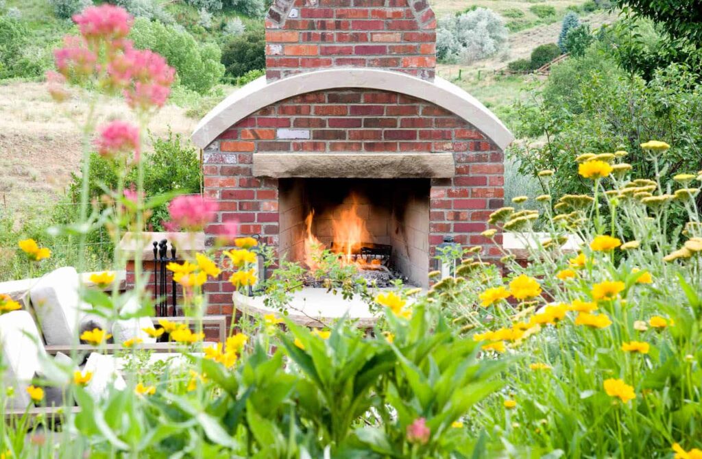 modern-square-fire-pit-design-for-drought-tolerant-landscape modern square fire pit design for drought tolerant landscape