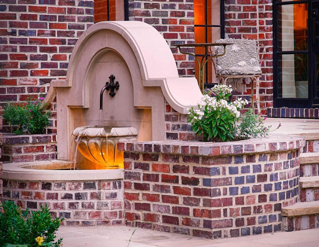 traditional backyard patio with outdoor dining area